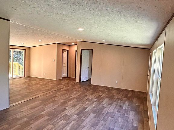 4th image of 3804 Strong Rd