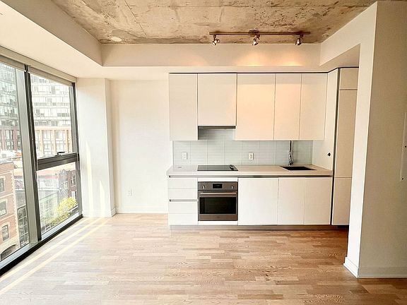 2nd image of 629 King St W #623