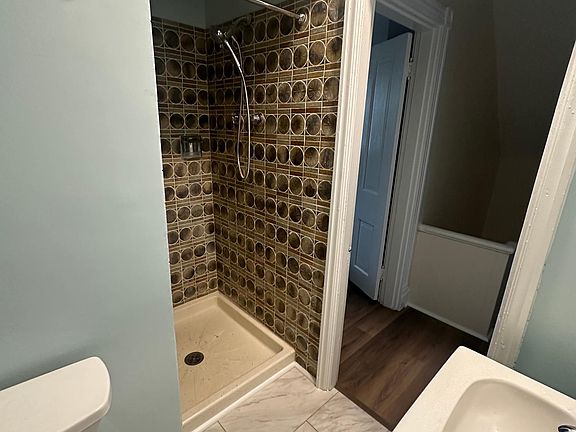 Upstairs bathroom alternative view