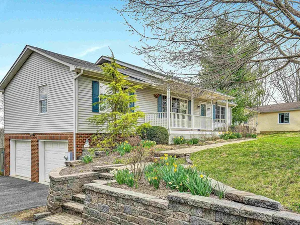 185 Howery St, Christiansburg, VA 24073