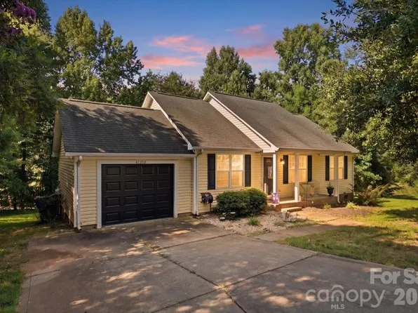 4089 Fallen Pine Rd, Sherrills Ford, NC 28673