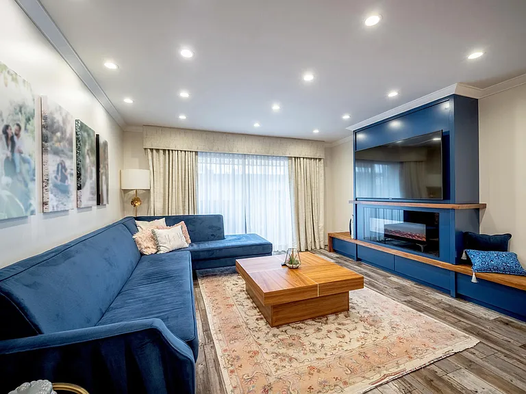330 N Jackson St #316 — Photo 6