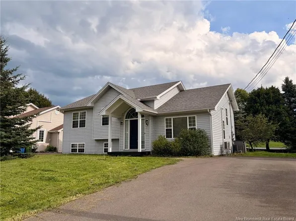 95 Frederic St, Dieppe, NB E1A 7H9