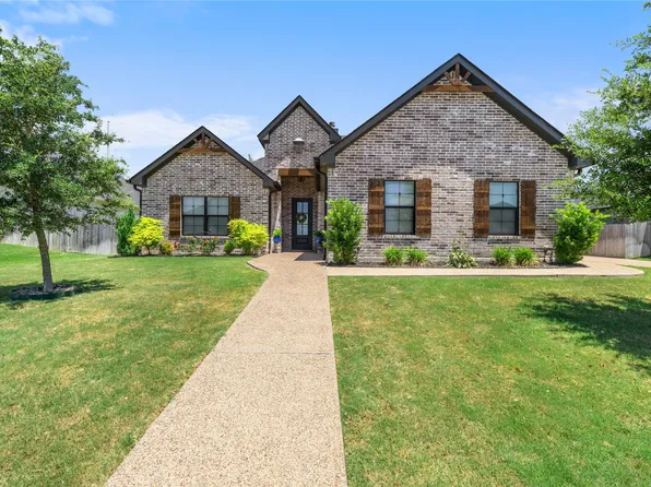 932 Gallant Fox, Hewitt, TX 76643