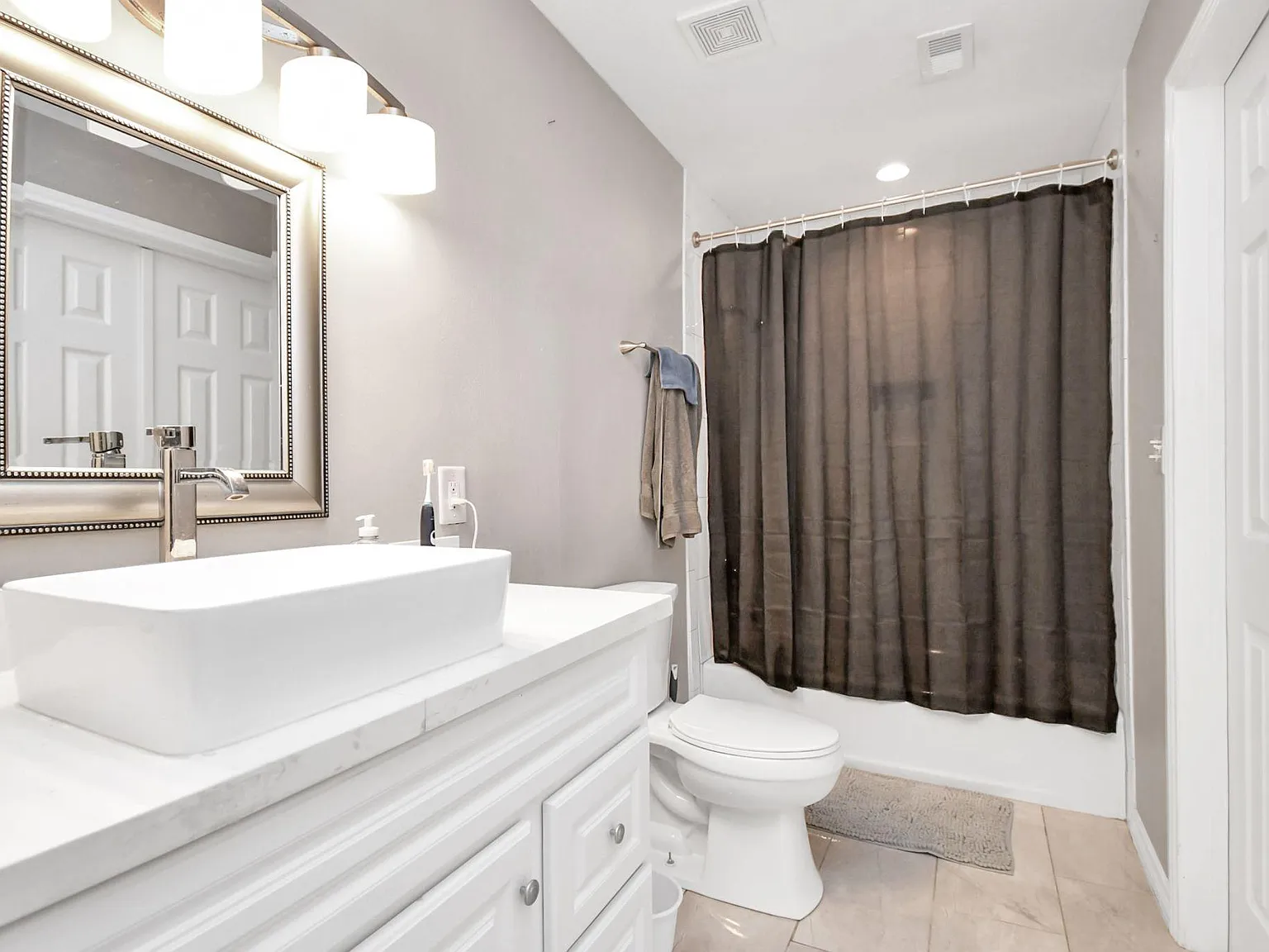 4 bed, 2.0 bath, 1555 sqft, $711 — Photo 3