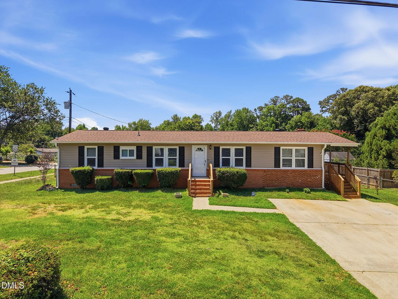 3 bed, 1.5 bath, 1296 sqft, $1,850 — Photo 1