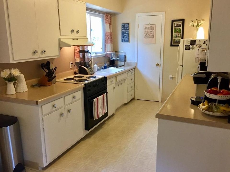 1st image of 420 West St APT 1