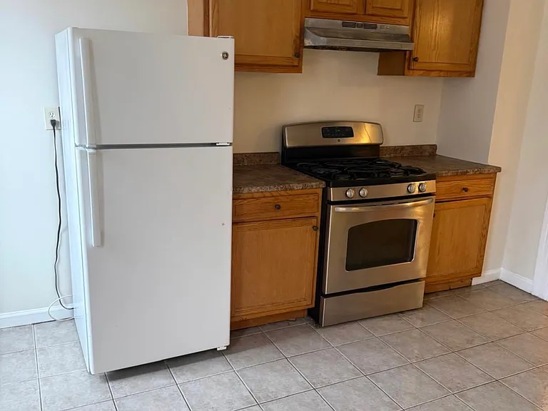 1018 Hancock Ave — Photo 1