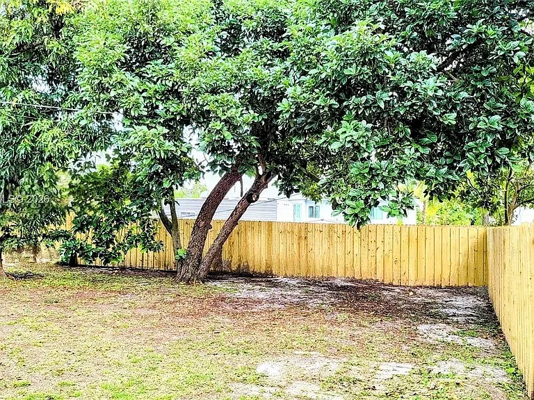 18011 NW 6th Pl — Photo 24