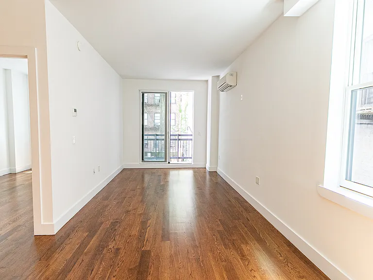 323 E 19th St #2C — Photo 8