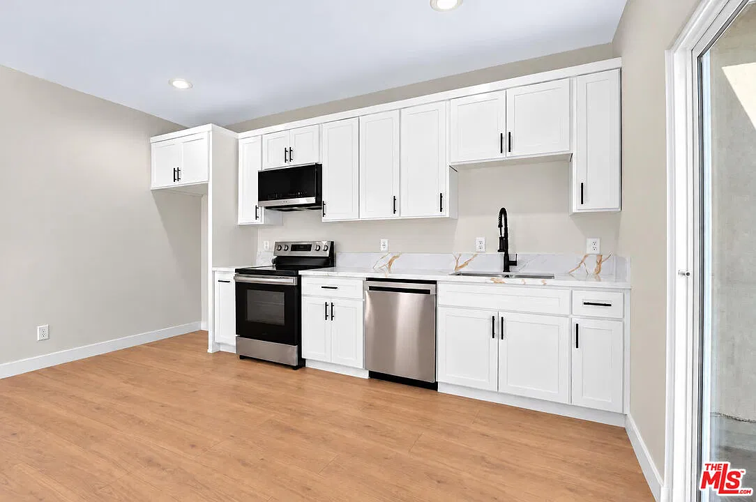 2 bed, 1.0 bath, $2,450 — Photo 2