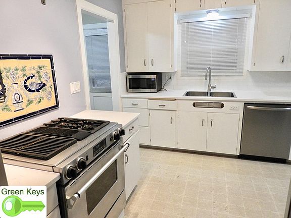 Kitchen, view 3
