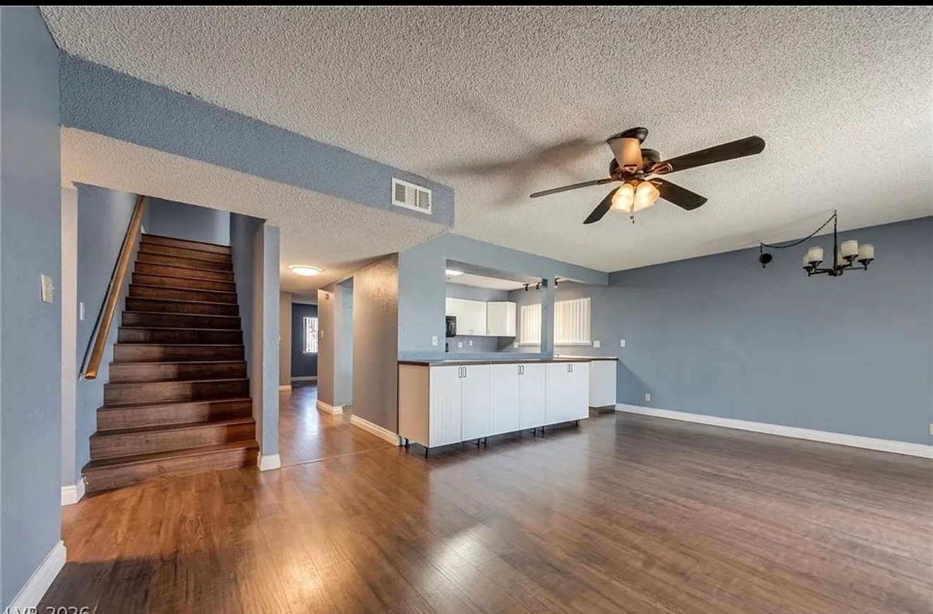 4 bed, 1895 sqft, $3,000 — Photo 4