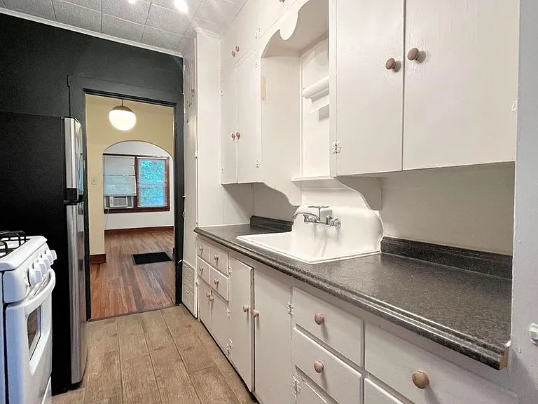 209 W 8th Ave — Photo 10