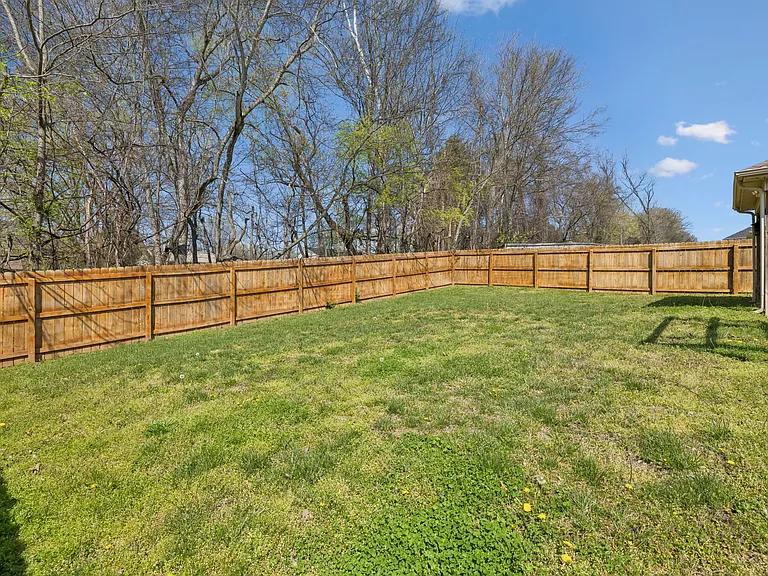 833 Lutz Ln — Photo 34
