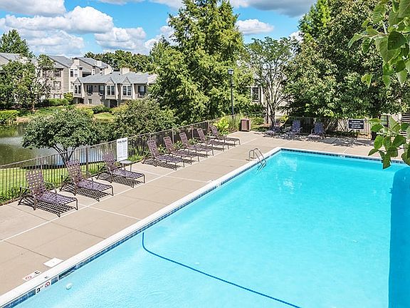 2nd image of 151 S Locust Hill Dr #60610