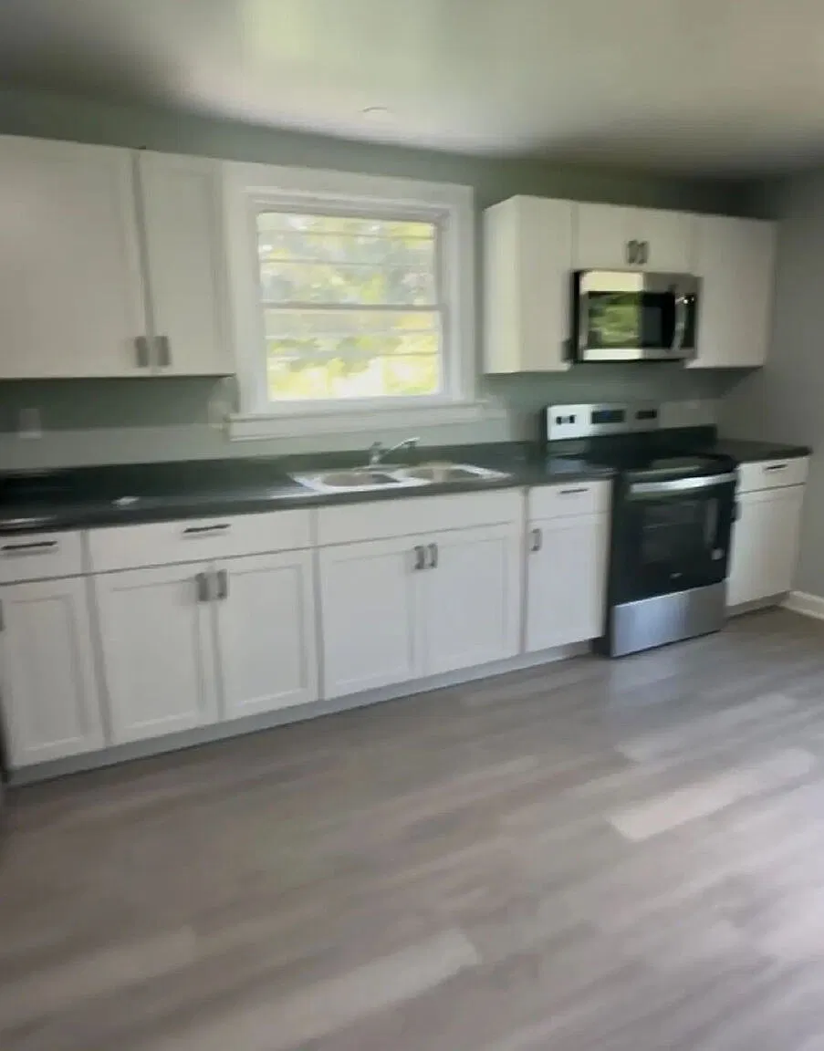 1 bed, 1.5 bath, 972 sqft, $1,050 — Photo 2