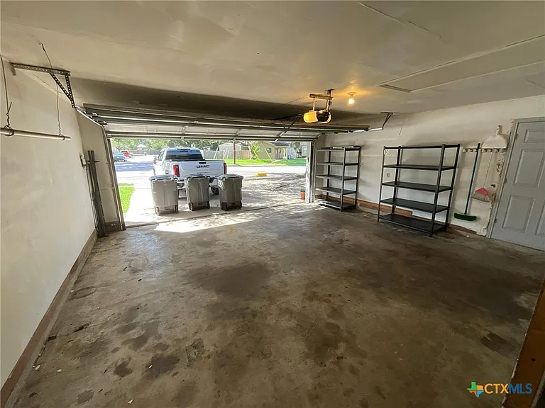 1203 Blyth Rd — Photo 31