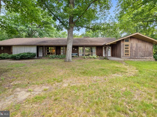2712 Back Creek Valley Rd, Hedgesville, WV 25427