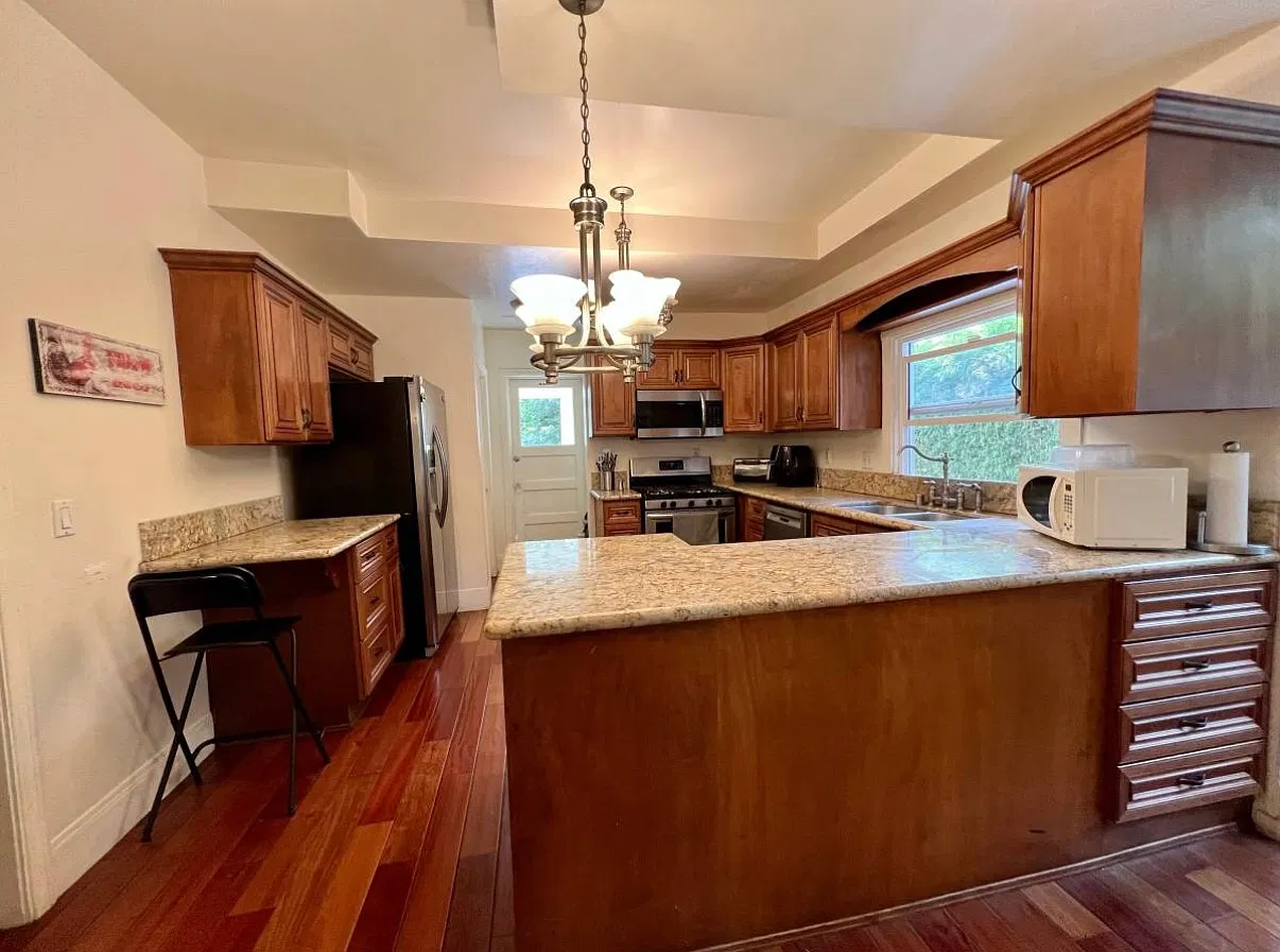 1 bed, 3500 sqft, $1,200 — Photo 4