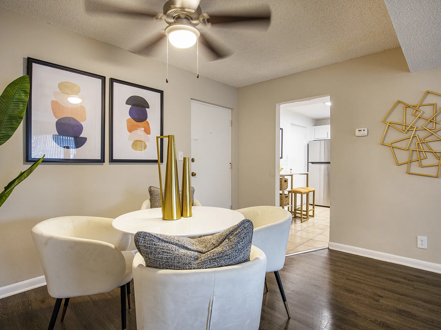 Del Oro Apartment Homes — Photo 4