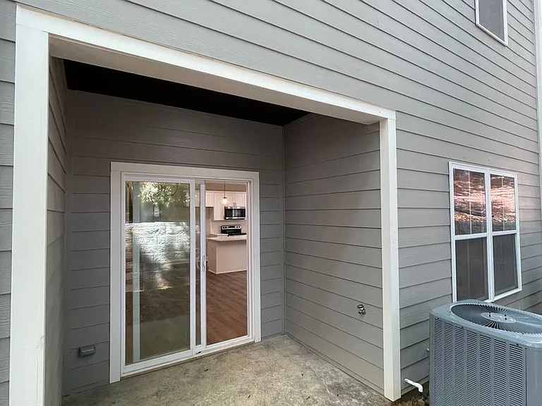 625 E 3rd St #11 — Photo 31
