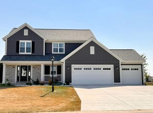 2721 Red Oak Ln, East Troy, WI 53120