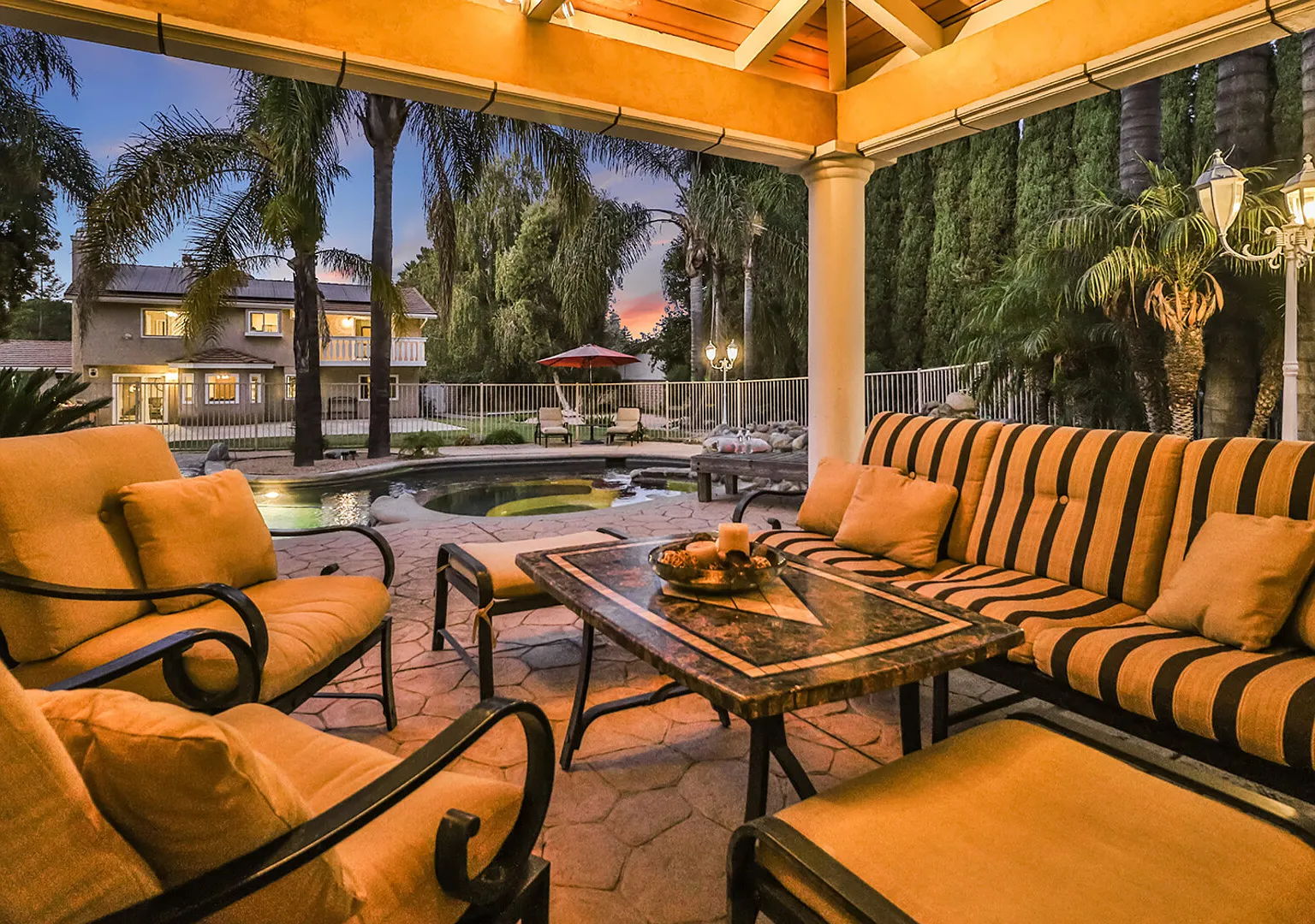 Mid-term home for rent Fully furnished. Amazing Yard with a pool — Photo 1