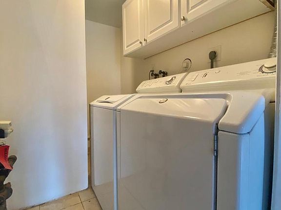 3rd image of 216 Cricklewood Cir
