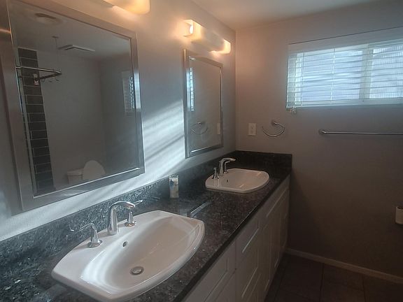 2nd image of 825 W La Deney Dr