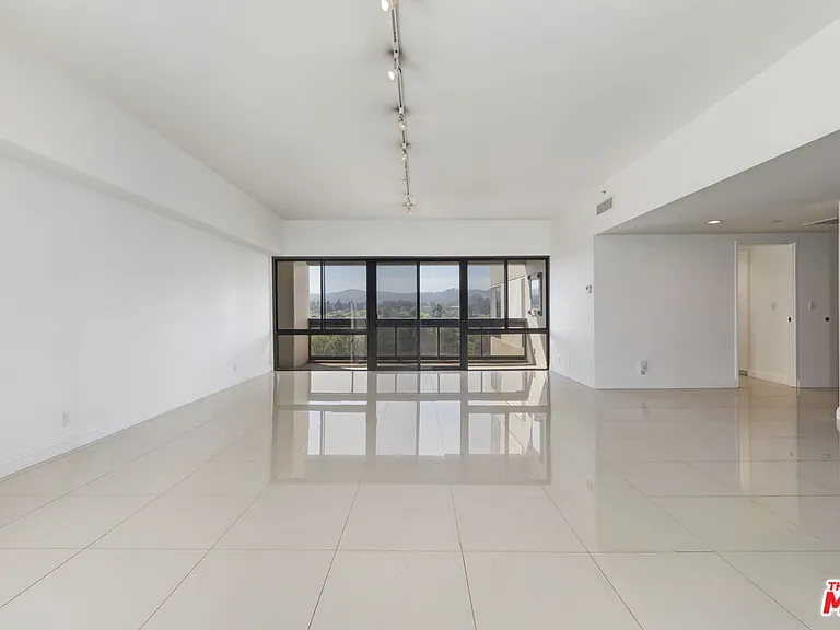 10445 Wilshire Blvd #905 — Photo 8