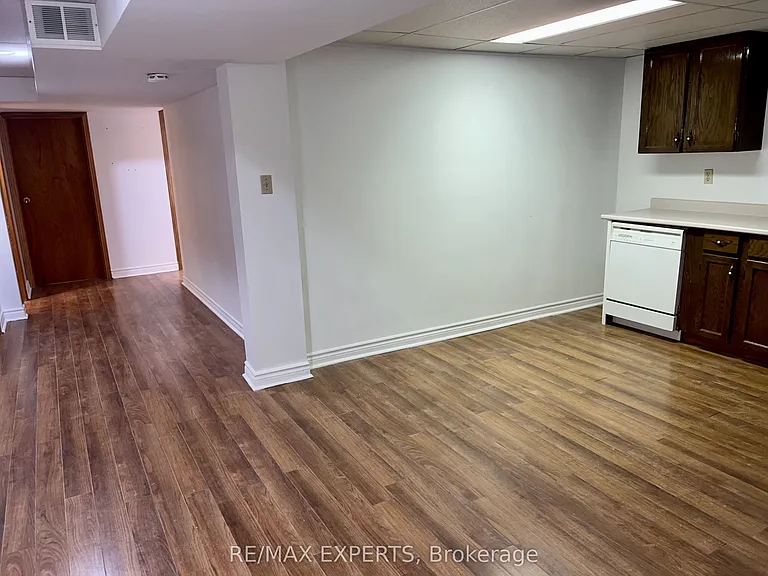 121 Jackman Cres — Photo 6