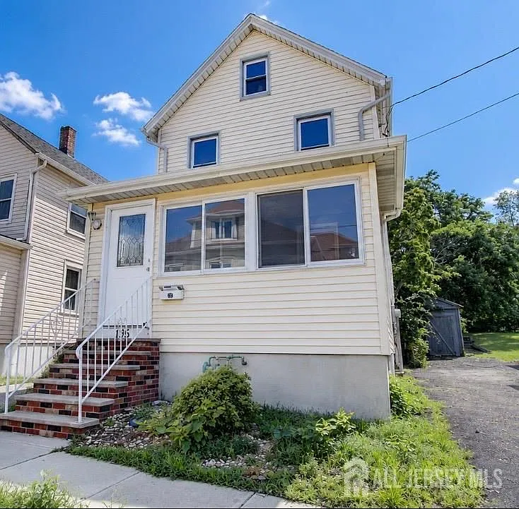 2 bed, 1.0 bath, 1024 sqft, $2,500 — Photo 1