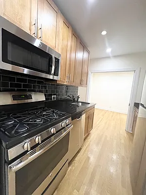 Rented by City Connections Realty | media 9