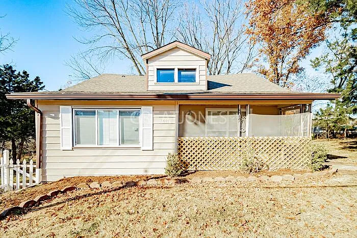 8017 Acorn Ave photo 1