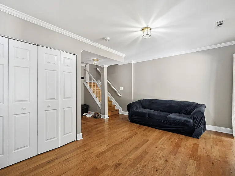 25203 Dunvegan Sq — Photo 4