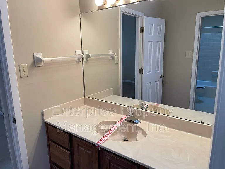 384 Sherburne Cv — Photo 16