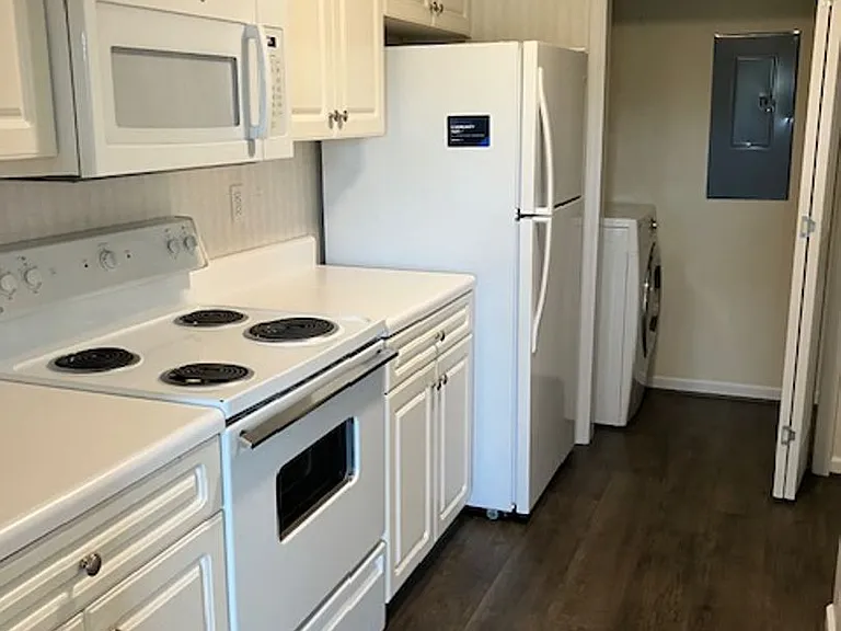 904 Litchfield Way #J — Photo 17
