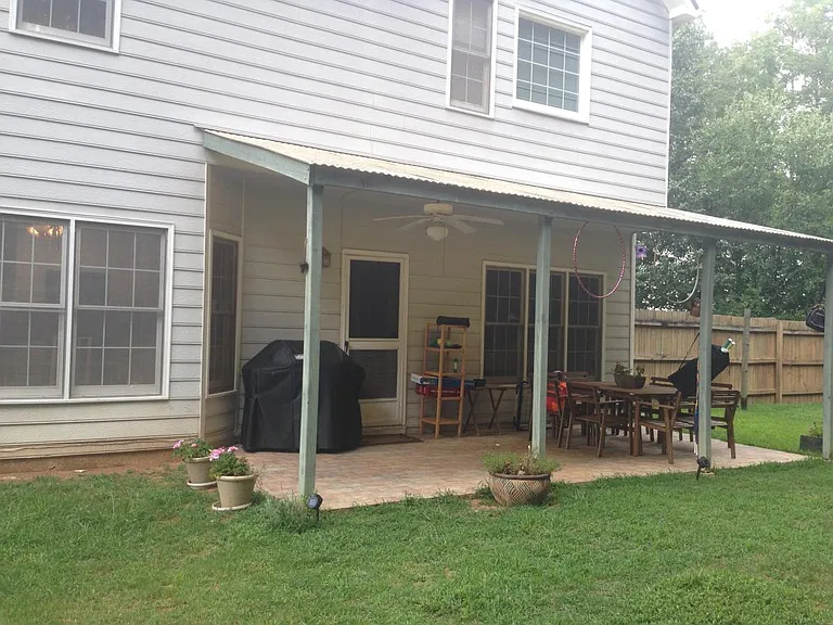 2276 Orleans Ave — Photo 9