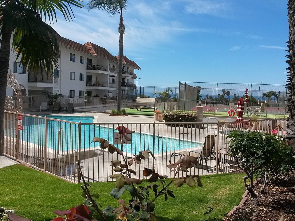 Gated community with pool, jacuzzi and tennis