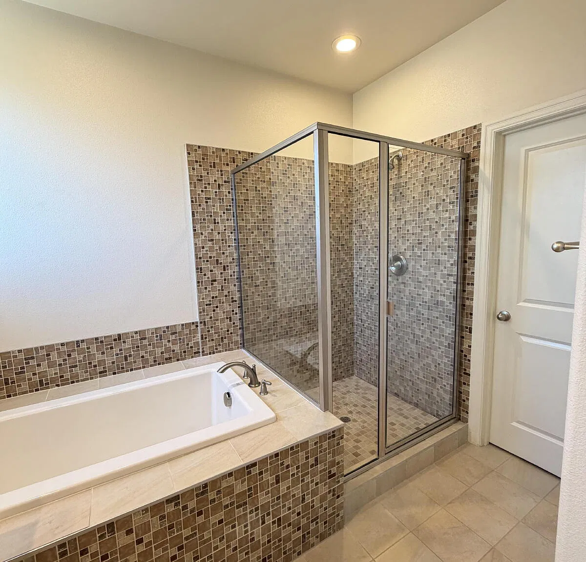 4 bed, 3.0 bath, 2139 sqft, $2,250 — Photo 4