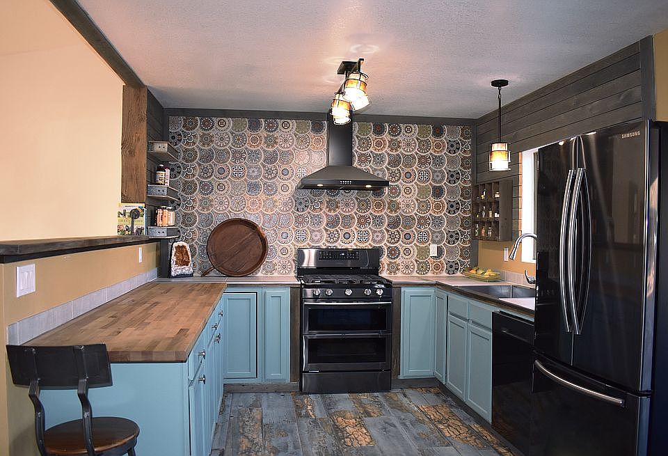 Open plan, new appliances 