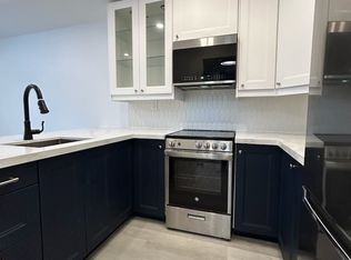 317 Augusta Ave, Toronto, ON M5T2M2