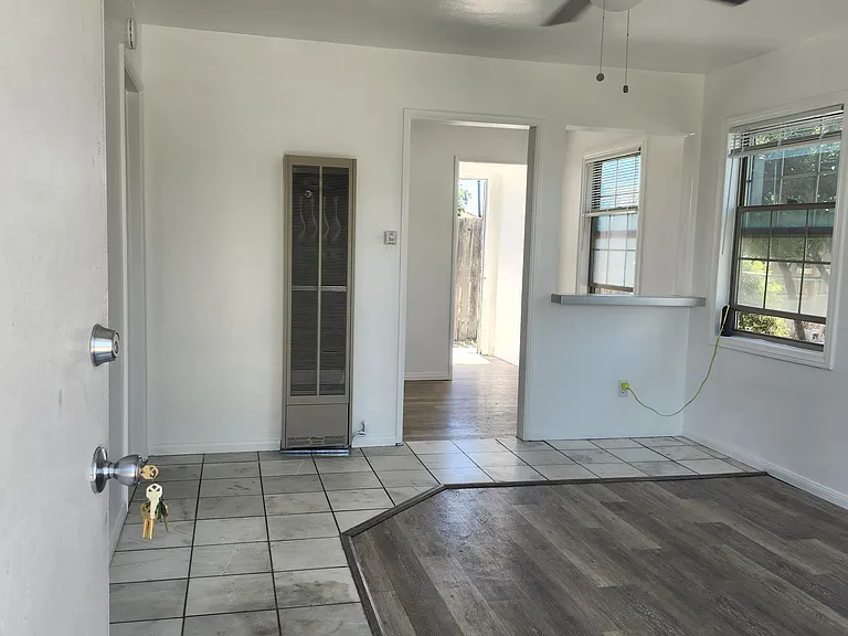 1607 Adrian St #C — Photo 2