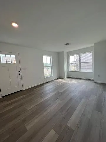 33 Long Bend Dr — Photo 1