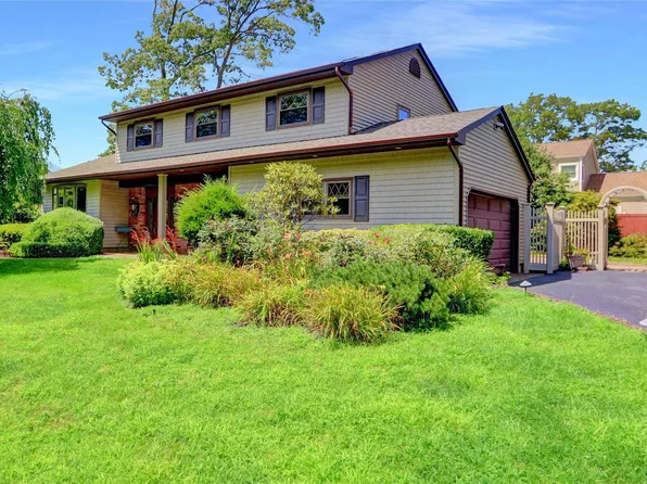 28 Alister Circle, East Northport, NY 11731