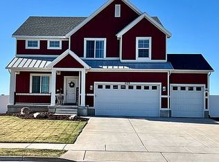 2153 W Spruce Cir, Layton, UT 84041