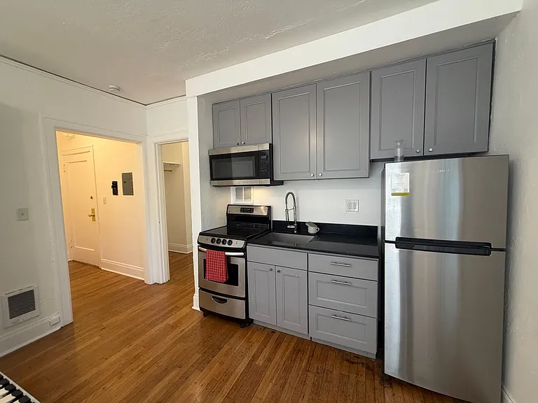 Greenway Apartments — Photo 72