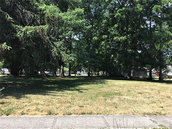 3rd image of 20 East Ave