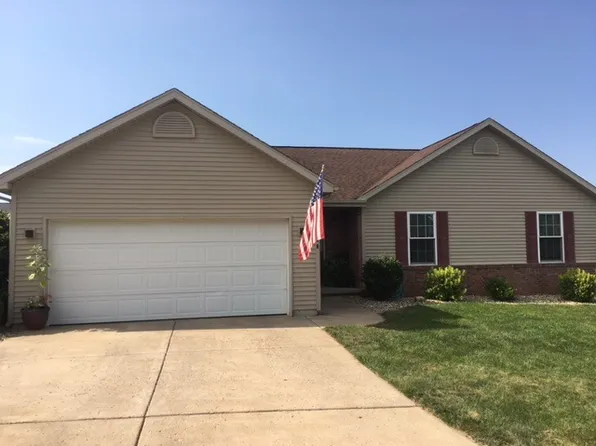 500 Coventry Ln, Mackinaw, IL 61755